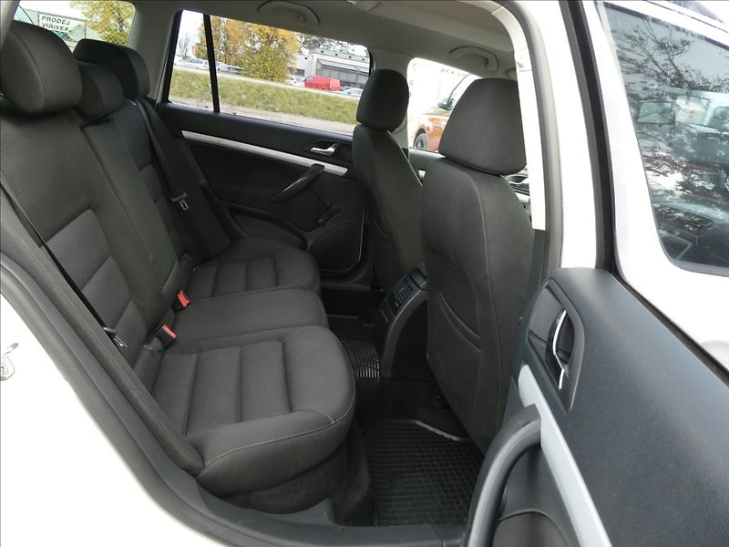 Škoda Octavia 1,6 TDi 77kW 2x kola, závěs - fotka 20 z 30