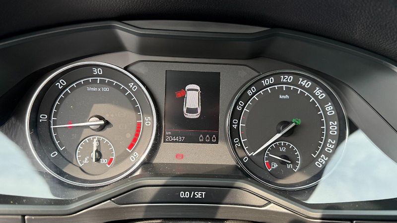 Škoda Superb (2018) 2.0TDi 110kW *ALU*Navi*DSG* - fotka 13 z 22