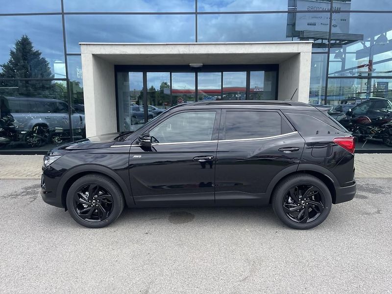 KGM Korando (2026) Style+ 1.5 Black FWD M6 - fotka 4 z 18