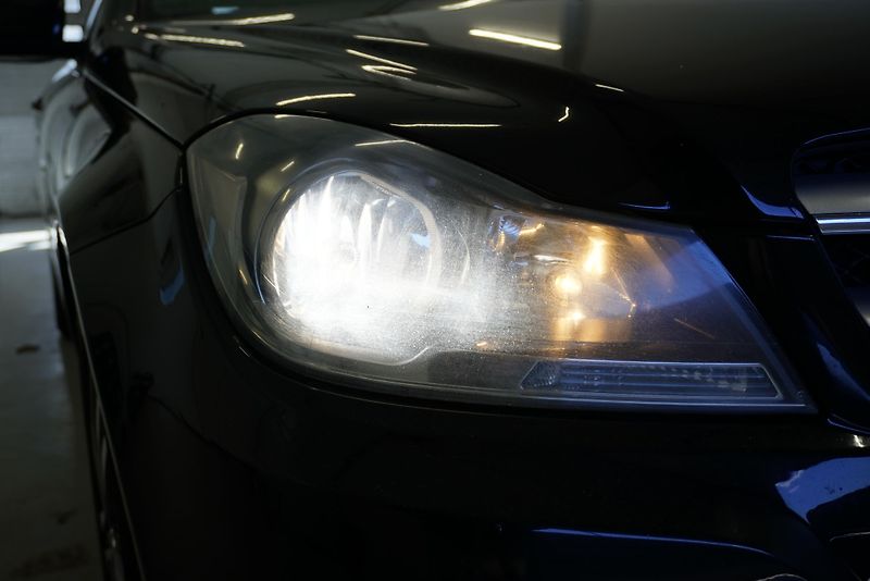 Mercedes-Benz Třídy C (2012) C350 3,5I V6 COUPE AMG-LINE  - fotka 9 z 31