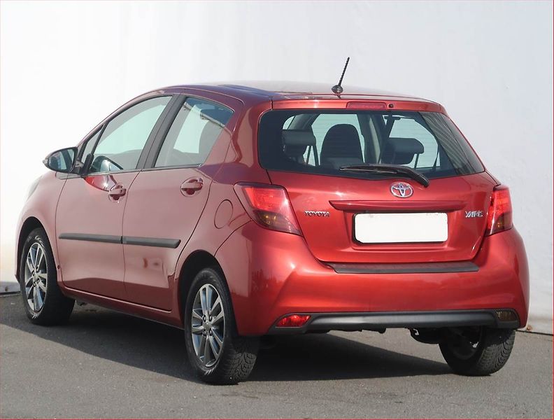 Toyota Yaris (2015) 1.33 Dual VVT-i, Automat, ČR - fotka 4 z 19