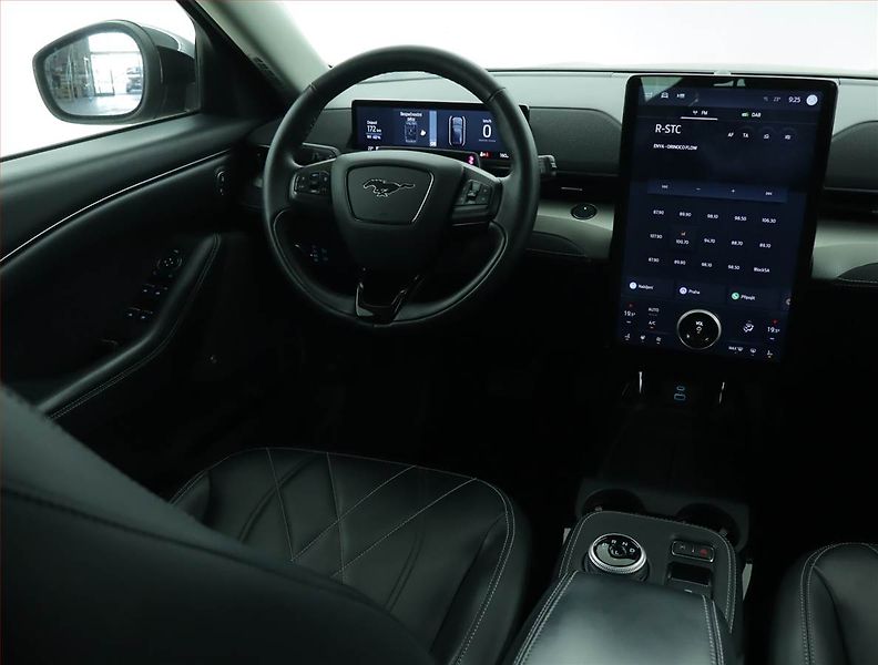 Ford Mustang Mach-E (2021) Standard Range RWD, SoH 94% - fotka 7 z 20