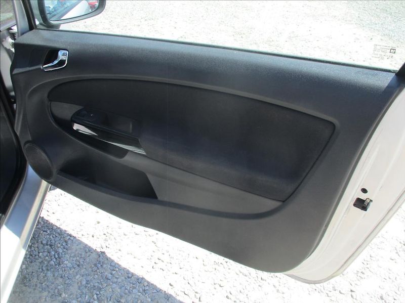 Opel Corsa 1,2 i, 51kW, klima, nová STK, - fotka 10 z 26