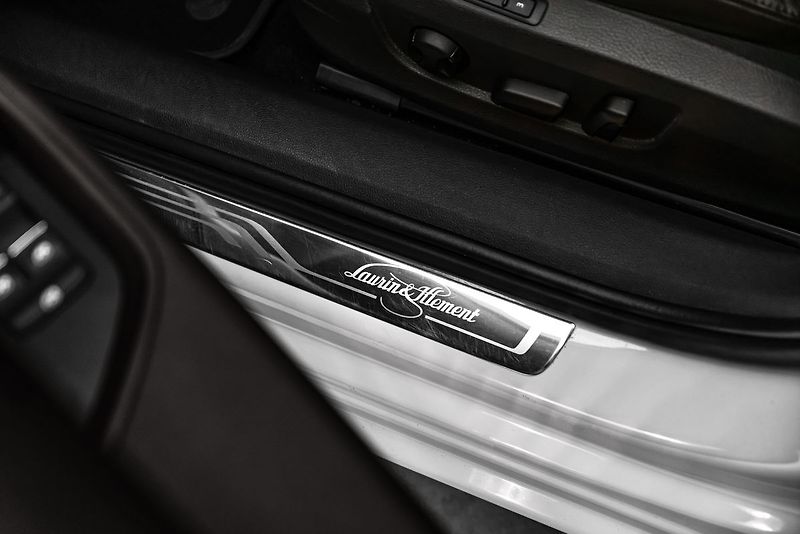 Škoda Superb Combi 2,0TSI L&K 4x4 DSG - fotka 20 z 26