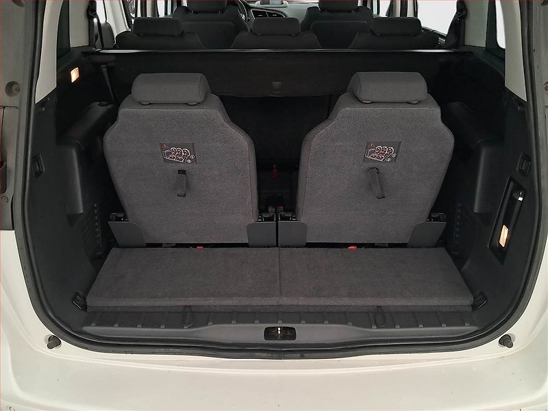 Peugeot 5008 (2014) 1.6 HDi, 7 míst, Navi - fotka 20 z 21