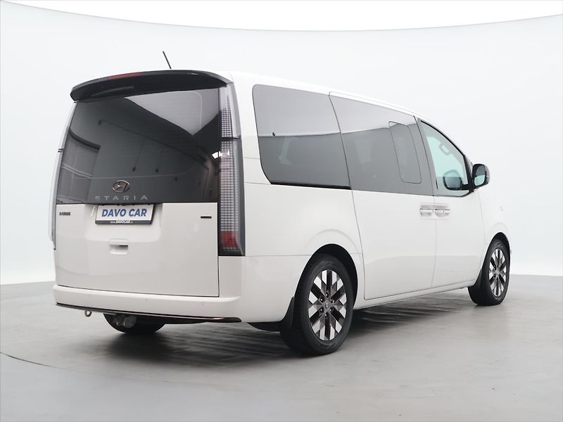 Hyundai Staria 2,2 CRDi 130kW Luxury 4x4 AUT - fotka 7 z 37