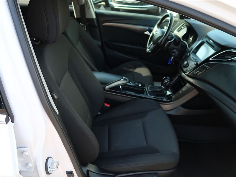 Hyundai i40 1,7 CRDi,104kW,1majČR,automat - fotka 13 z 25