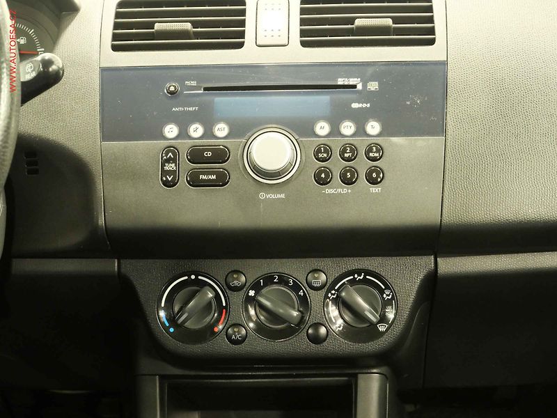 Suzuki Swift (2008) 1.3i, AC, STK9/28 - fotka 12 z 19