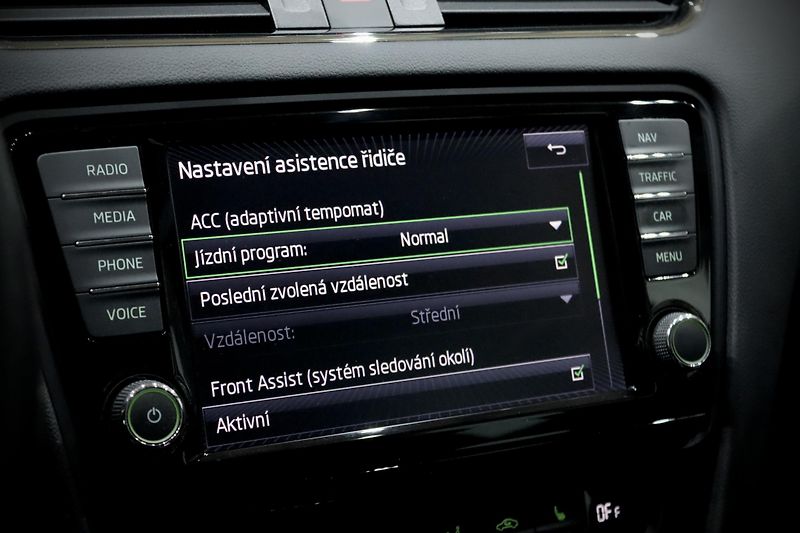 Škoda Octavia 3 Combi 1.4 TSI 110 kW DSG - fotka 21 z 36