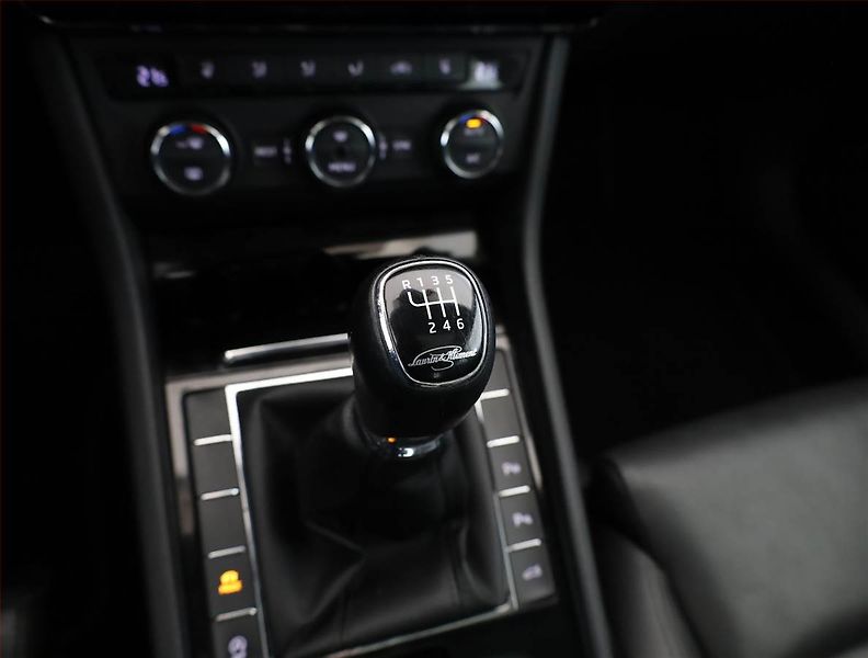 Škoda Superb (2017) Laurin&Klement 1.8 TSI, Kůže - fotka 11 z 21