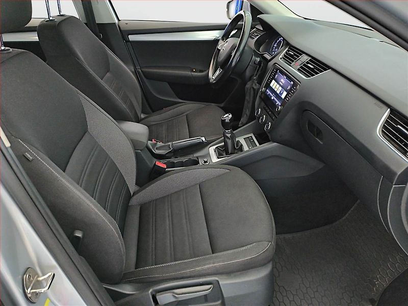 Škoda Octavia (2018) 1.6 TDI, Navi, Tempomat - fotka 9 z 16