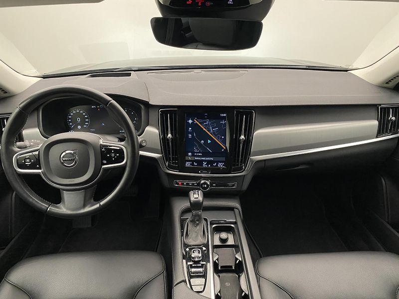 Volvo V90 D4 MOMENTUM AUT  - fotka 2 z 39