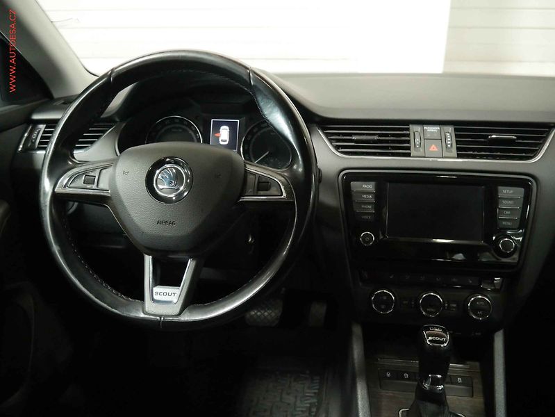 Škoda Octavia (2015) 2.0 TDi 4x4, ČR, DSG, bixen - fotka 11 z 20
