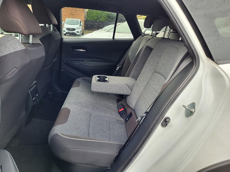 Toyota Corolla 2.0 Hybrid e-CVT 112kW Trek - fotka 8 z 46