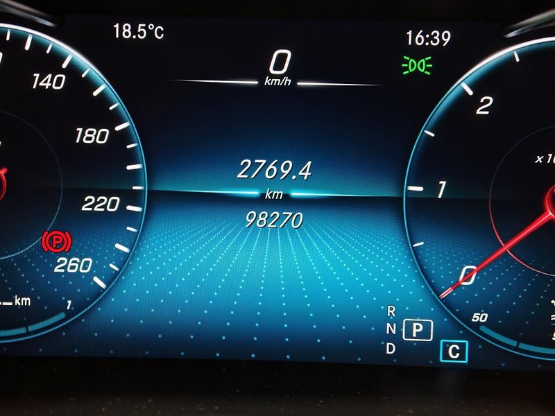 Mercedes-Benz Třídy C 220 d Avantgarde kombi - fotka 31 z 31