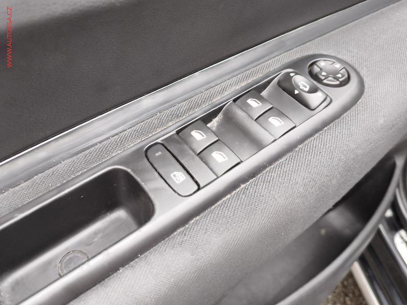Peugeot 3008 (2015) 1.6 HDi, Style - fotka 13 z 17