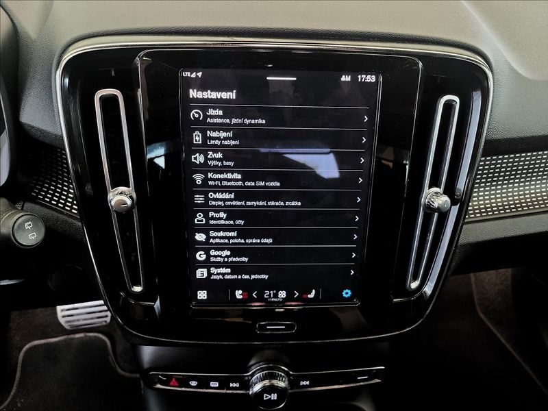 Volvo XC40 TWIN PLUS 408 PS,4X4,78KWh - fotka 30 z 50