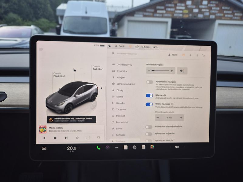 Tesla Model Y ZAMLUVENO ! - fotka 28 z 49