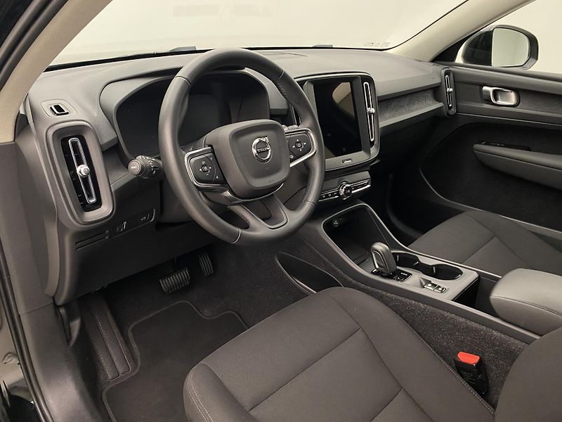 Volvo XC40 T2 KINETIC AUT REZERVACE - fotka 4 z 39