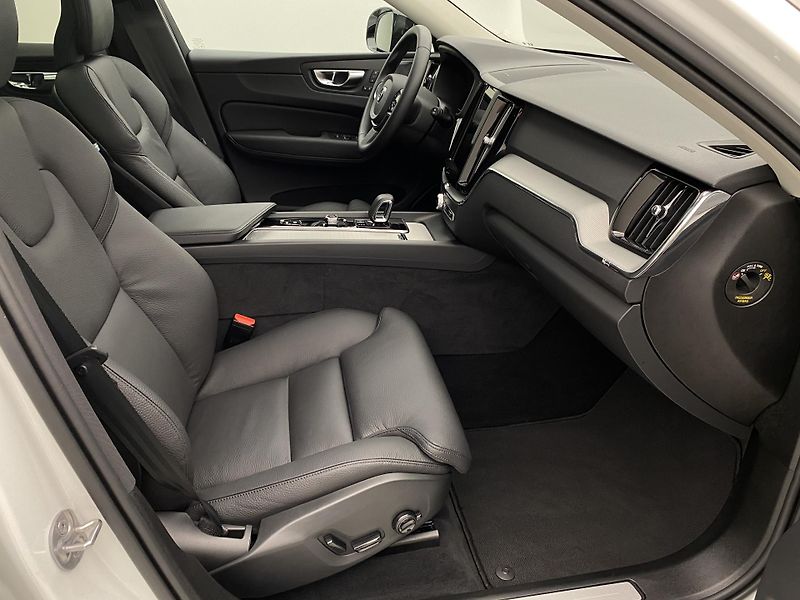 Volvo XC60 T8 AWD DARK PLUS REZERVACE - fotka 23 z 46
