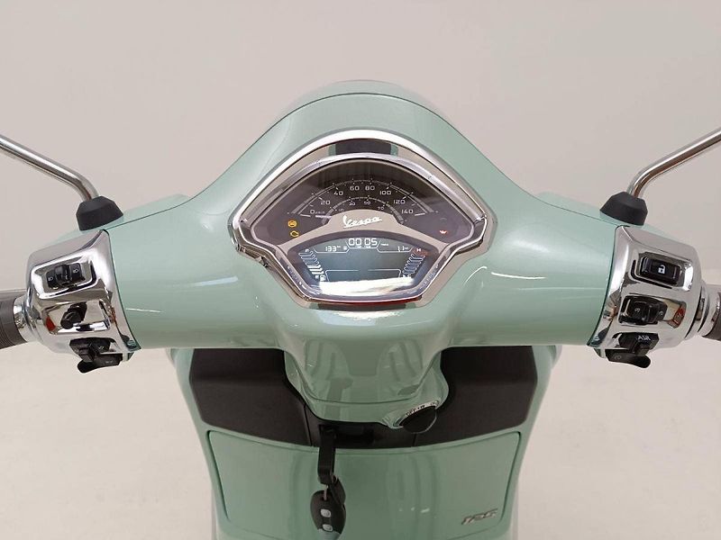 Vespa GTS 125 (2026) Verde Amabile E5+ - fotka 6 z 15