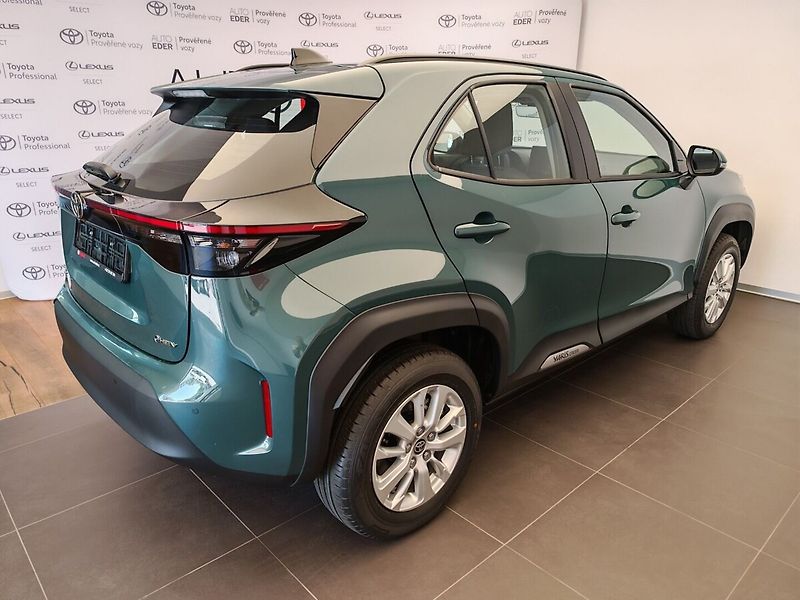 Toyota Yaris Cross 1.5 Hybrid ( 115k ) e-CVT 4x2 - fotka 4 z 33