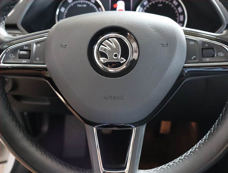Škoda Superb (2015) Style 1.8 TSI, Bi-Xenony - fotka 20 z 21