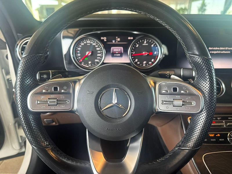Mercedes-Benz Třídy E 300d - fotka 14 z 21