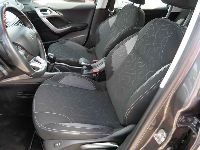 Peugeot 2008 (2016) 1.6 HDi, ČR, GT Line - fotka 9 z 19