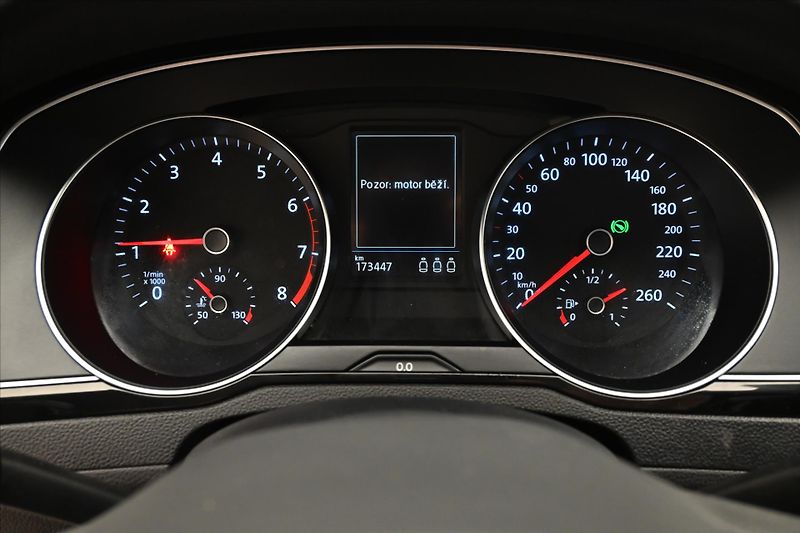 Volkswagen Passat 1,5 TSI 110 kW DSG Business Zá - fotka 16 z 31