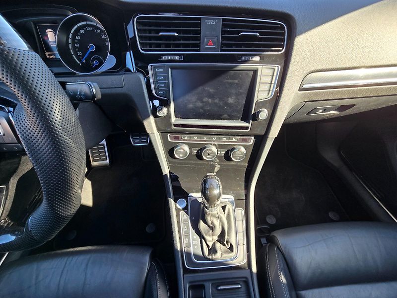 Volkswagen Golf (2014) R 2.0TSi 221KW 4 Motion - fotka 15 z 23