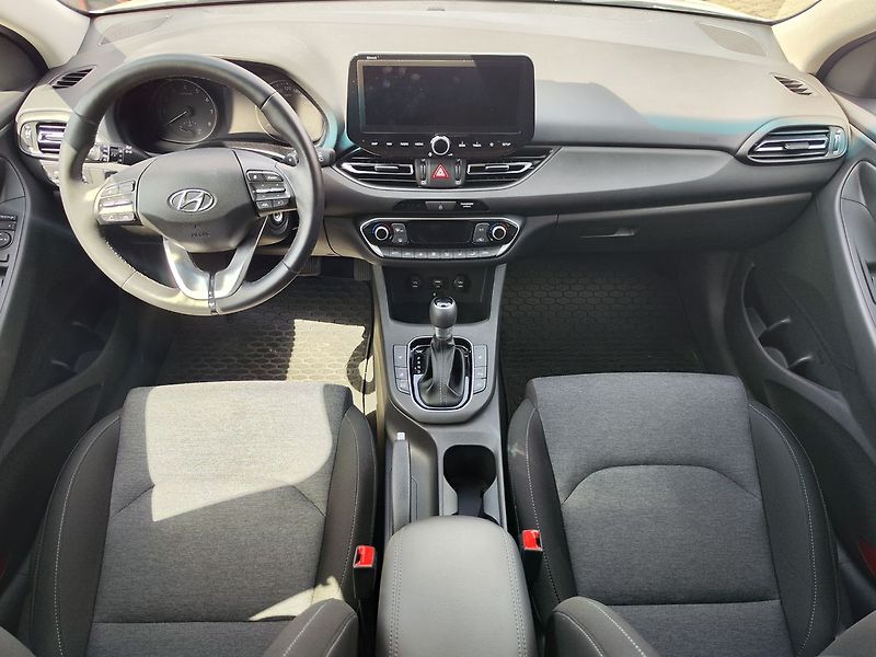 Hyundai i30 1.5 T-GDI/117kW Smart DCT - fotka 12 z 32