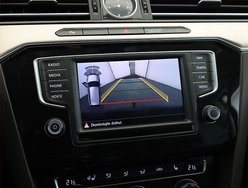 Volkswagen Passat (2016) 2.0 TDI, Kůže, Navi, Tempomat - fotka 14 z 19