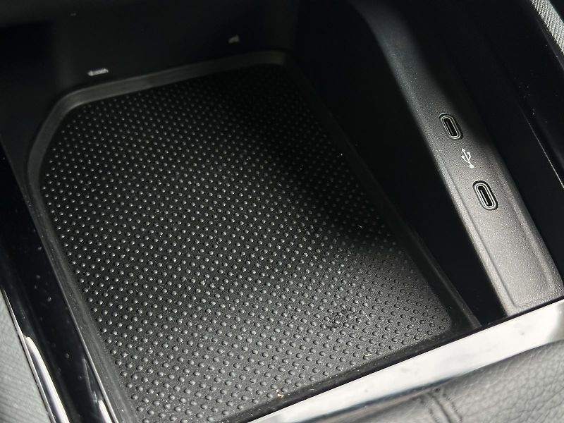 Škoda Kamiq 1.0TSi 110PS Ambition LED Temp - fotka 28 z 36