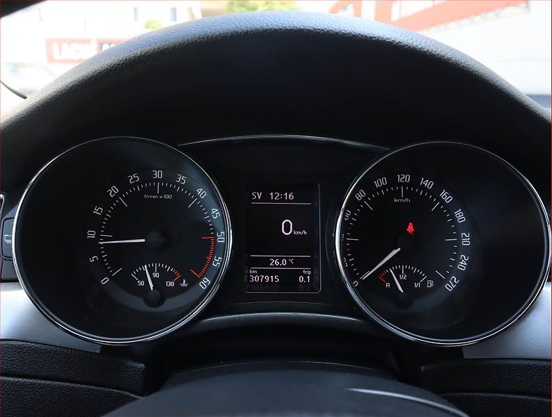 Škoda Superb (2014) 2.0 TDI, Navi, Xenony - fotka 11 z 20