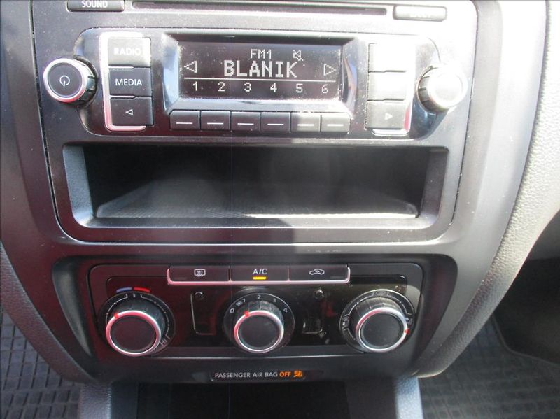 Volkswagen Jetta 1,6 TDI,klima,servis,1.maj,CZ, - fotka 13 z 27
