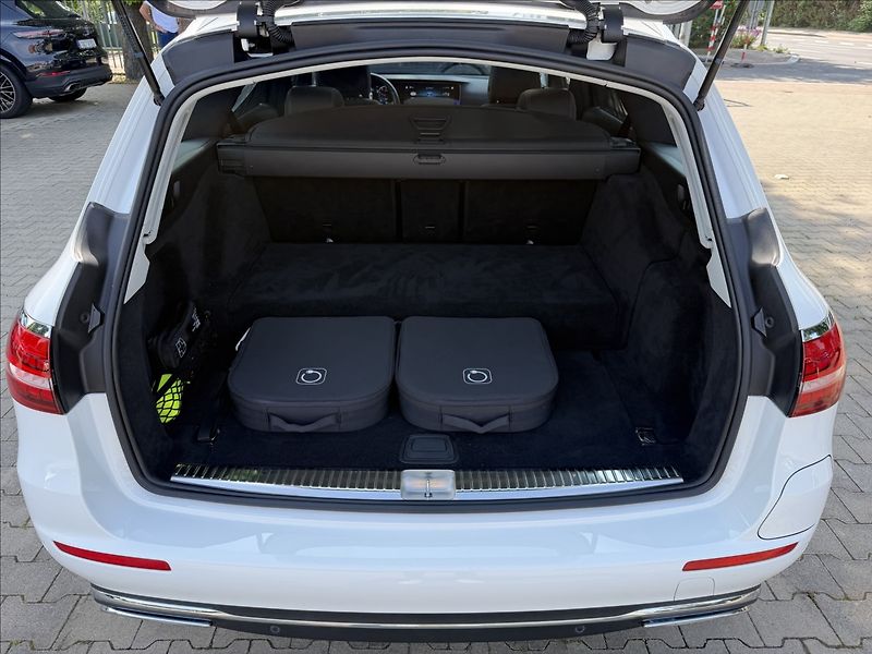 Mercedes-Benz Třídy E 300de 4Matic - fotka 33 z 34