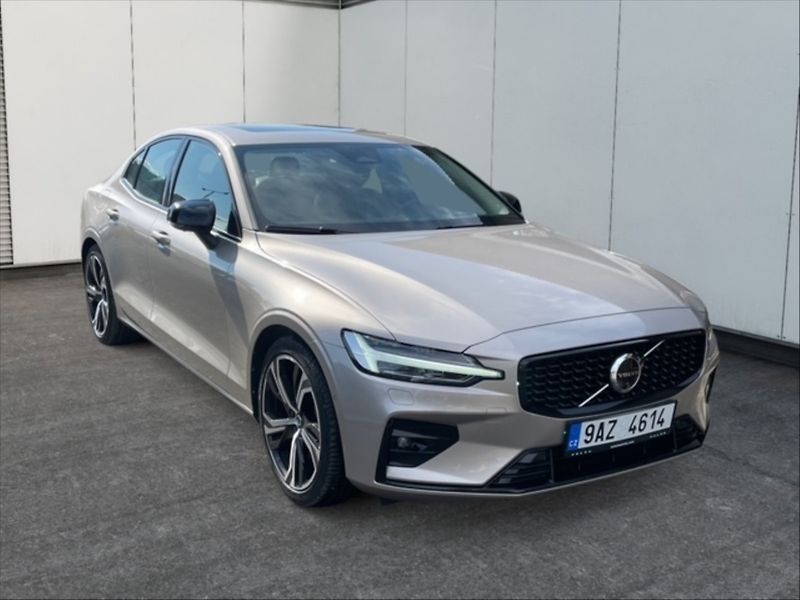 Volvo S60 2,0 B5 Ultimate Dark AWD AT - fotka 1 z 11