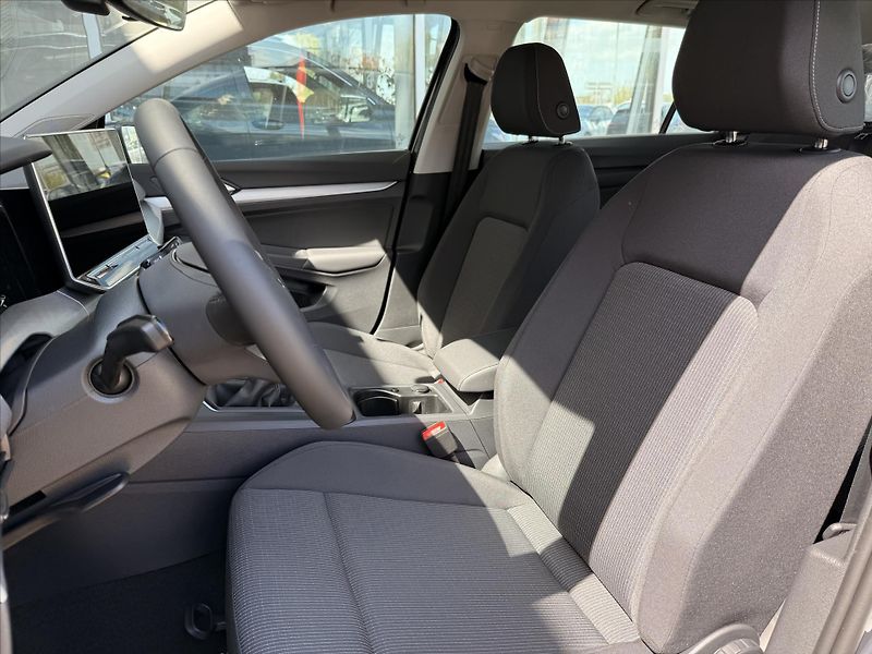 Volkswagen Golf Variant (2026) 1,5 TSI 6G  Limited - fotka 10 z 14