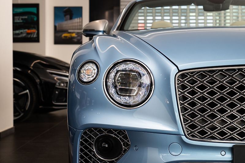 Bentley Continental GTC V8 Mulliner - fotka 21 z 24
