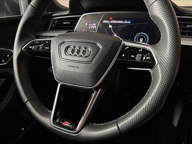Audi e-tron 300kW Sportback S-Line Matrix - fotka 49 z 50