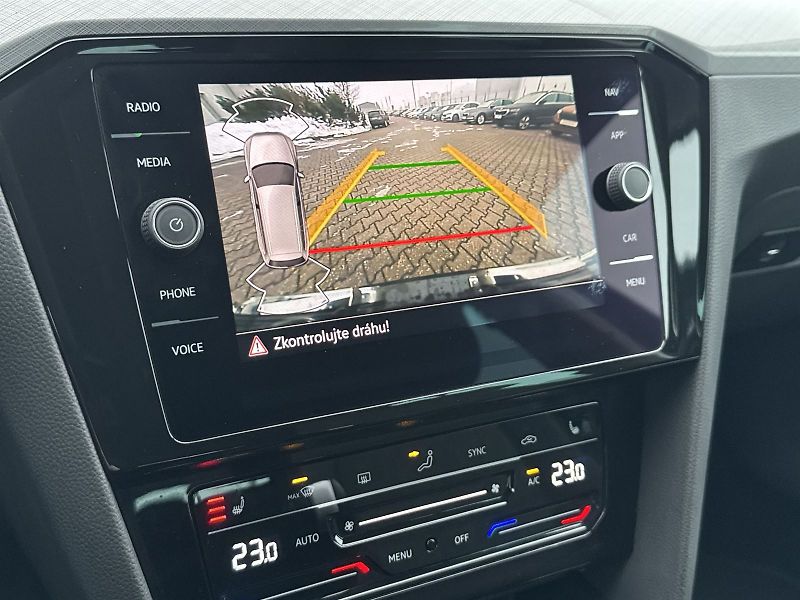 Volkswagen Passat (2022) Variant 2.0 TDI DSG Business - fotka 13 z 33