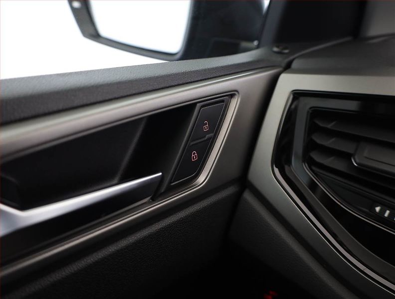 Volkswagen Polo (2020) 1.0 - fotka 16 z 17