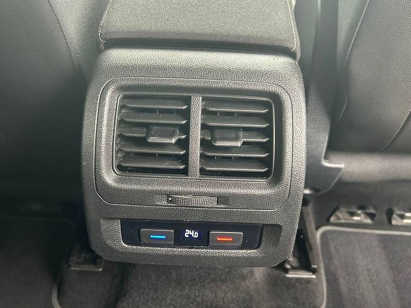 Volkswagen Touran (2022) 2.0 TDI DSG 7míst tažné - fotka 18 z 33