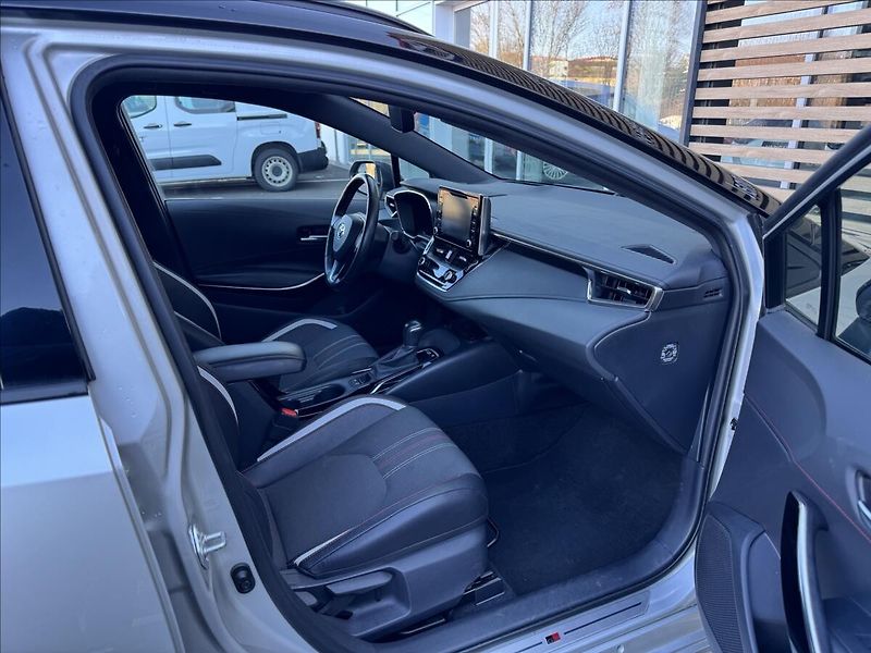 Toyota Corolla 1,8 GR SPORT DYNAMIC - fotka 12 z 19