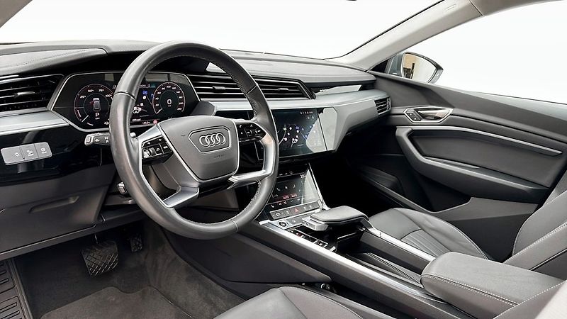 Audi Q8 e-tron 50 - 95 kWh Kůže Kamera DPH - fotka 7 z 15