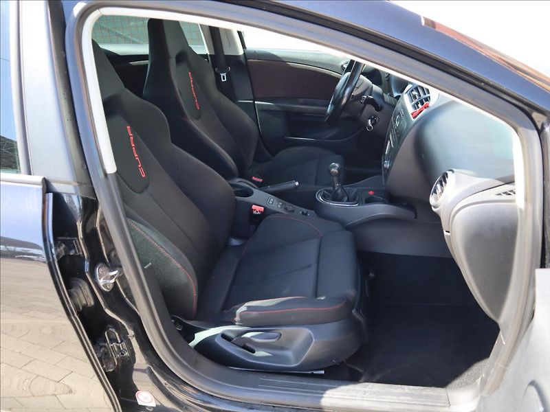 Seat Leon 2,0 TFSi (BWA) FR line - fotka 18 z 36