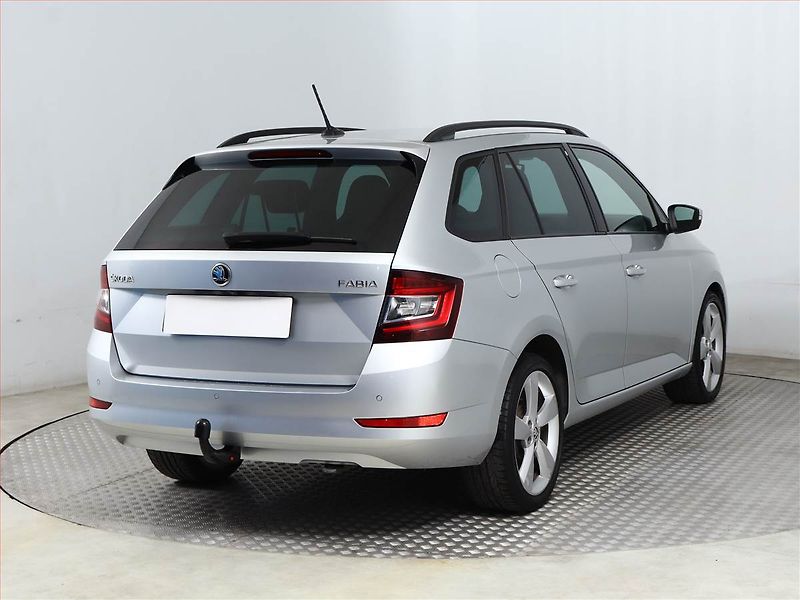 Škoda Fabia (2019) Style Plus 1.0 TSI, Serv.kniha - fotka 5 z 24