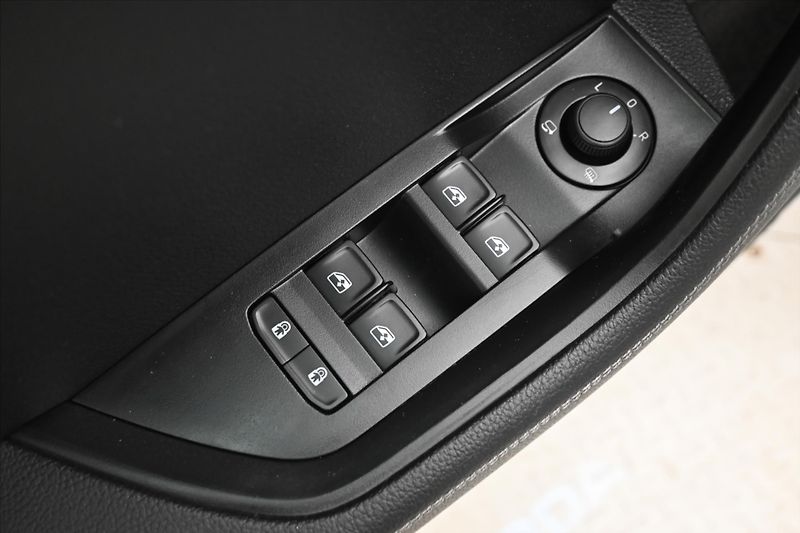 Škoda Superb 2,0 TDI 110kW Style DSG Záruka - fotka 25 z 30