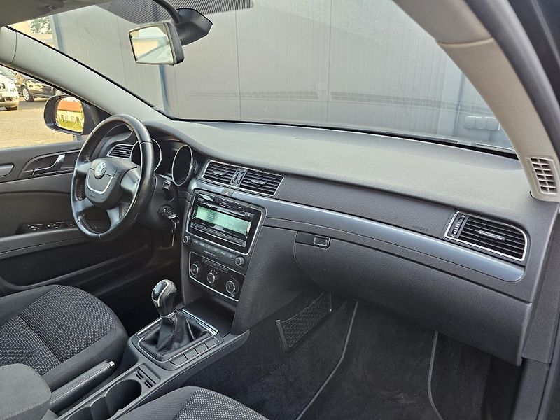 Škoda Superb 1.4 TSI 92kW,TAŽNÉ,SERVISKA - fotka 24 z 45